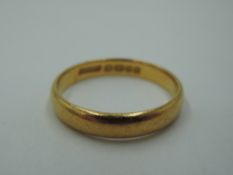 A 22ct gold wedding band, size Q & approx 4.2g
