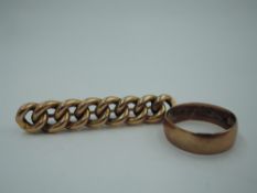 A yellow metal brooch stamped 10CT in the form of a piece of chain and a 9ct rose gold wedding band,