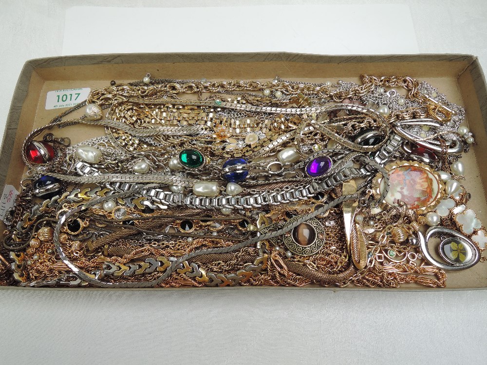 A tray of gold and silver plated chains of various forms