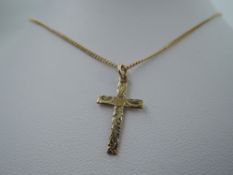 A 9ct gold cross and chain having engraved decoration, approx 15' & 2.4g (chain AF)