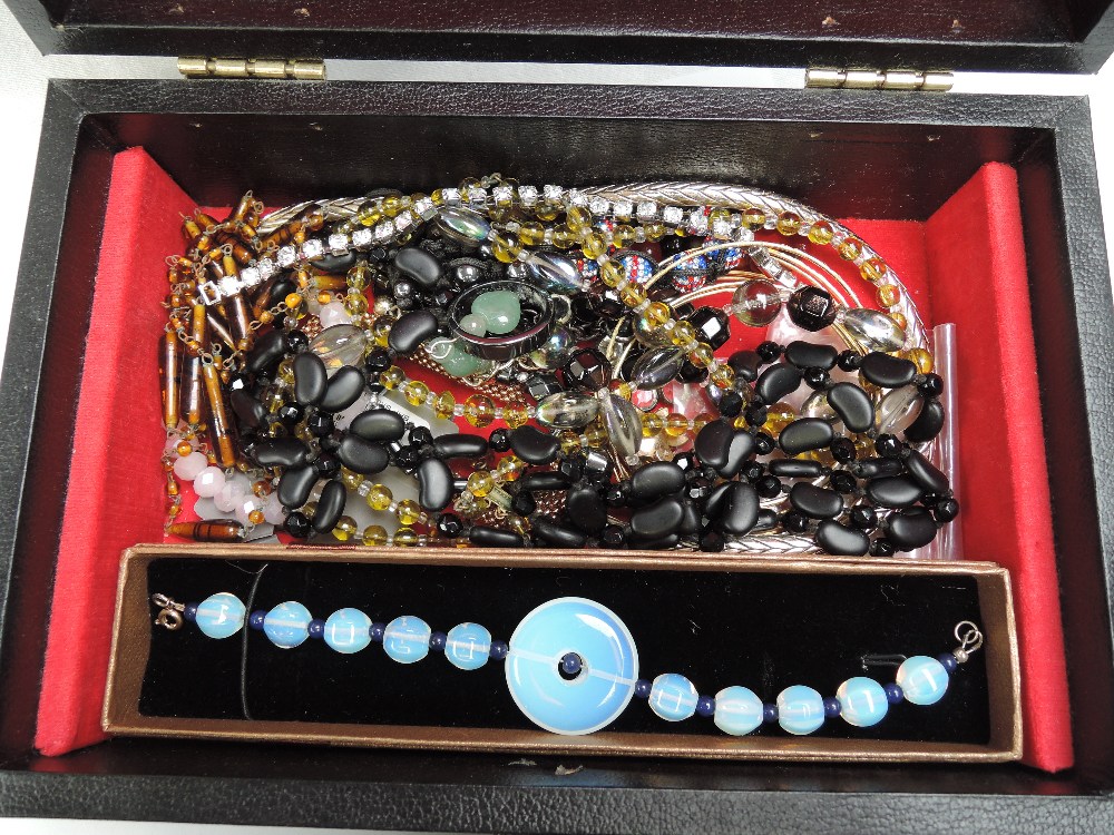 A small jewllery case containing a selection of costume jewellery including earrings, brooches and - Image 2 of 3