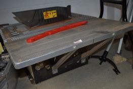 A performance bench mounted circular table saw
