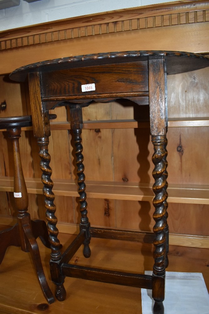 An early 20th Century pie crust top table having barley twist legs