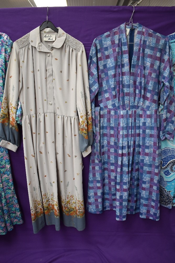 A collection of vintage and retro Ladies clothing in a mixture of colours,styles and eras - Image 4 of 5