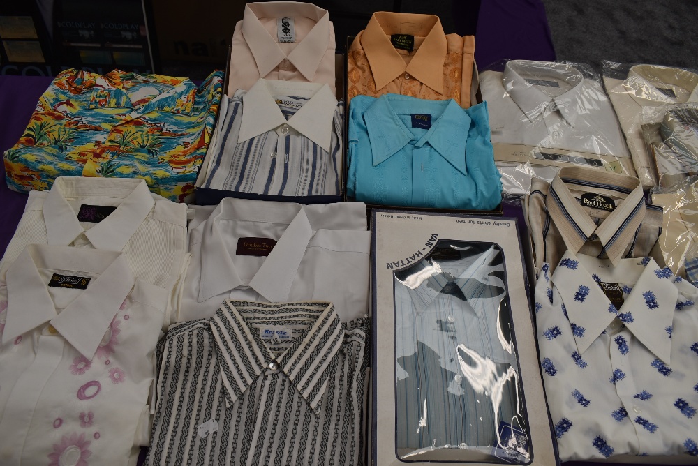 Twenty one gents vintage and retro shirts, a lot still in packaging, various styles and designs. - Image 2 of 10