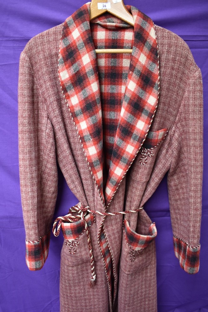 A 1940s/50s gents red wool dressing gown with cord belt,larger size, great condition. - Image 2 of 5