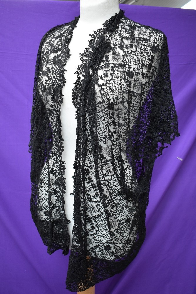 A collection of antique black lace,ribbon and trimmings, also a lace shawl/partial bodice,AF. - Image 2 of 11