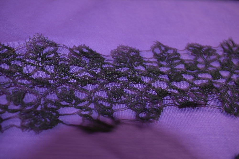 A collection of antique black lace,ribbon and trimmings, also a lace shawl/partial bodice,AF. - Image 6 of 11