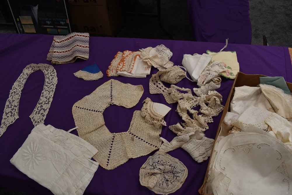 A box of vintage and antique lace collars, crotchet edging,mats,tray cloths and doilies, fabric