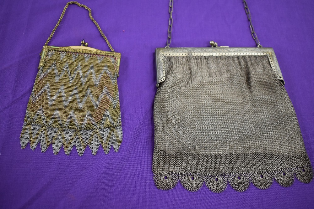 Two vintage chain bags, one larger having scalloped edge to bottom the other smaller of gold and - Image 4 of 4