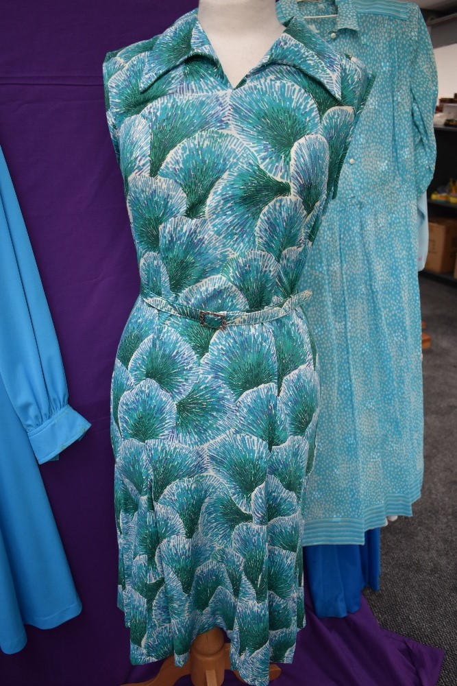 A good collection of vintage and retro Ladies dresses in a variety of fabrics, patterns and styles. - Image 5 of 5