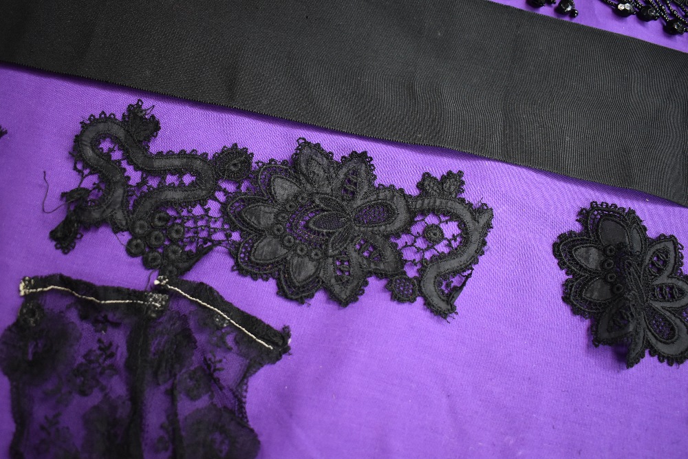 A collection of antique black lace,ribbon and trimmings, also a lace shawl/partial bodice,AF. - Image 7 of 11