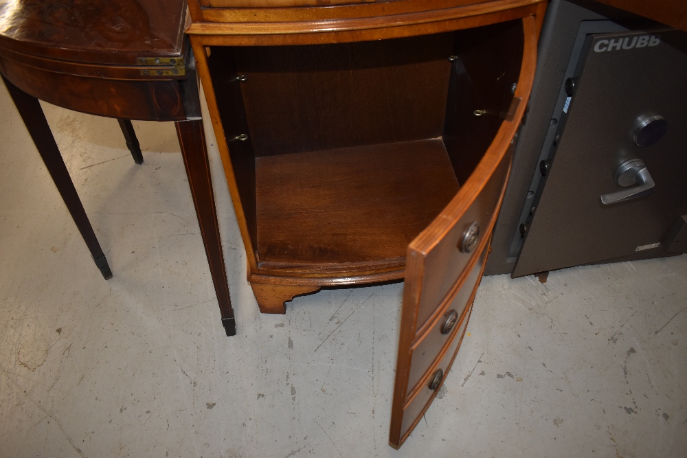 A modern yew wood cocktail cabinet having double cupboard and internal light - Image 2 of 3