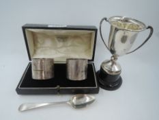 A cased pair of silver napkin rings having plannished decoration and plain cartouches, Birmingham