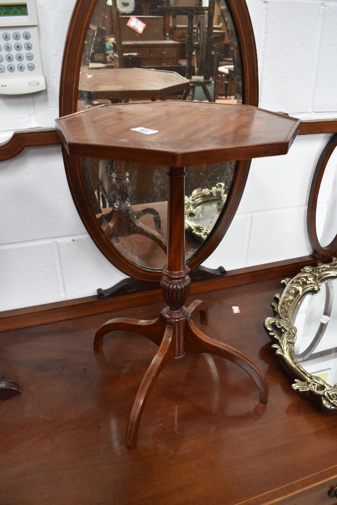 An Edwardian mahogany octagonal occasional/wine table