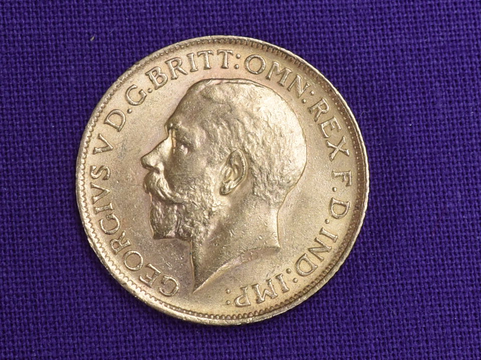 A 1913 George V Gold Sovereign - Image 2 of 2