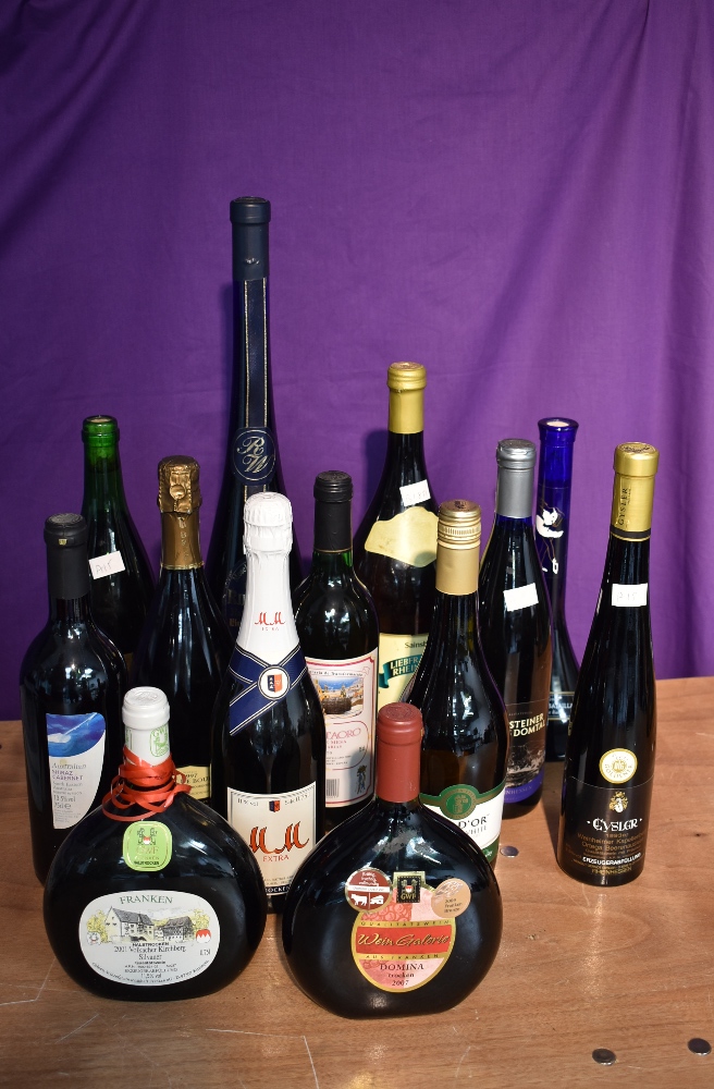 Thirteen bottles of Wine from around the world including Niersteiner Gutes Domtal 0.75L 9% vol, La