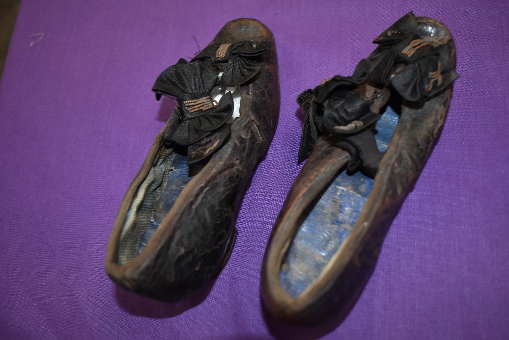 A pair of Victorian Childrens shoes with bow and beading detail to fronts. - Image 3 of 4