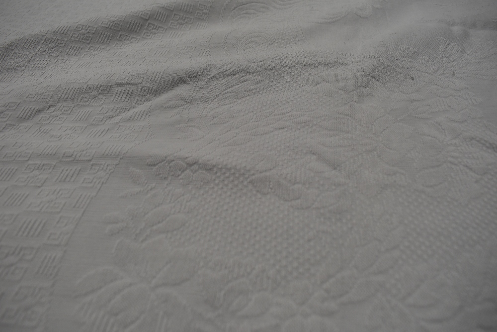 An antique marcella bed throw having floral design. - Image 2 of 4