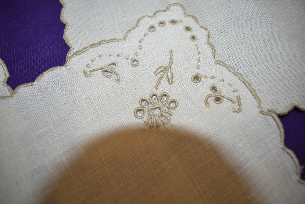 A vintage linen table cloth and napkins with cut work and embroidery. - Image 4 of 4