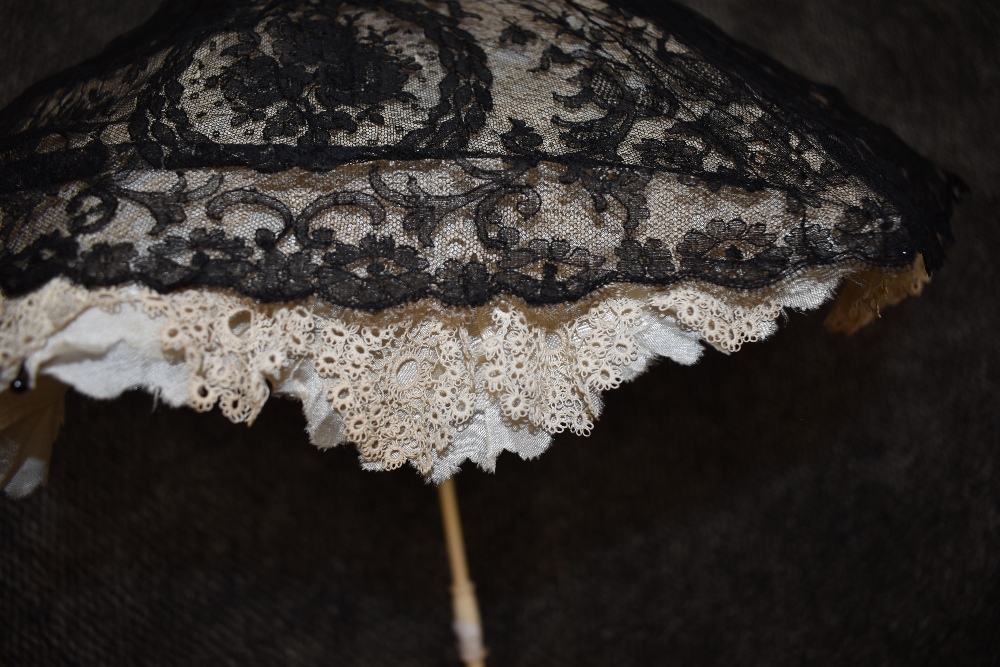 A Victorian parasol having fine black lace over cream tatting and silk ground,white carved handle - Image 2 of 6