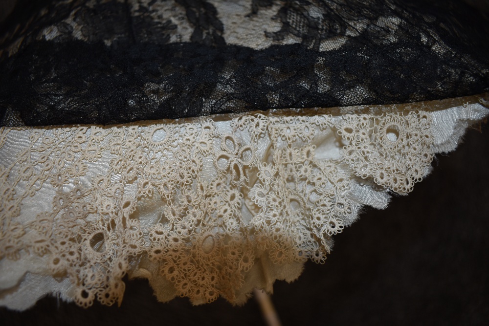 A Victorian parasol having fine black lace over cream tatting and silk ground,white carved handle - Image 3 of 6