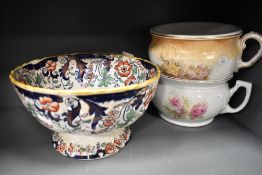 A large footed fruit or wash bowl in an Imari design and two chamber pots