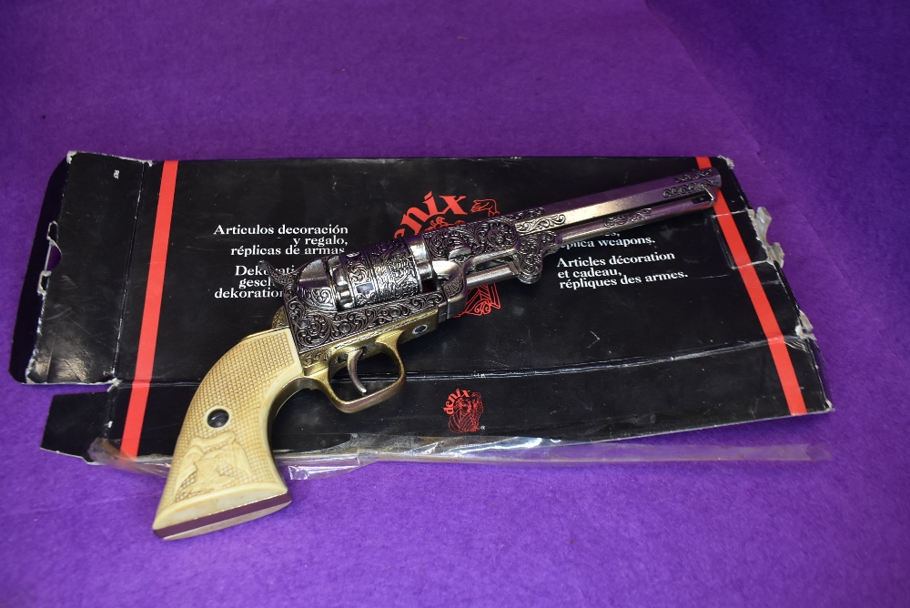 A replica gun or hand pistol by Denix American civil war navy revolver