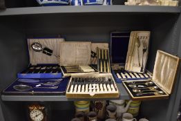 A selection of cased table cutlery and flatwares including tea spoons, fruit knives and cake