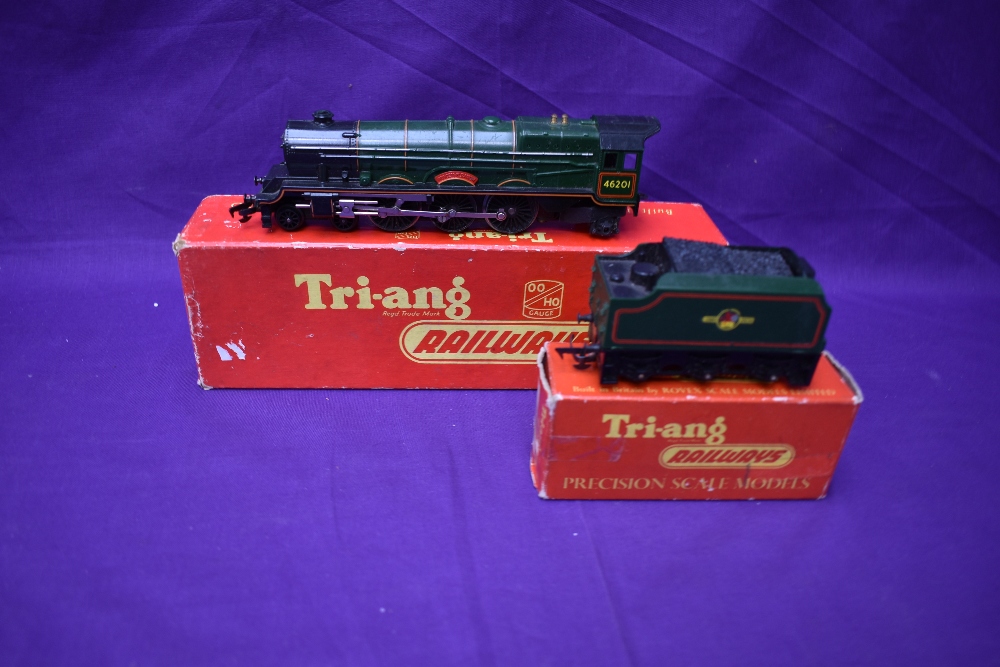 A Triang 00 gauge 4-6-2 Loco & Tender, Princess Elizabeth 46201, both items boxed R53 & R31 and A