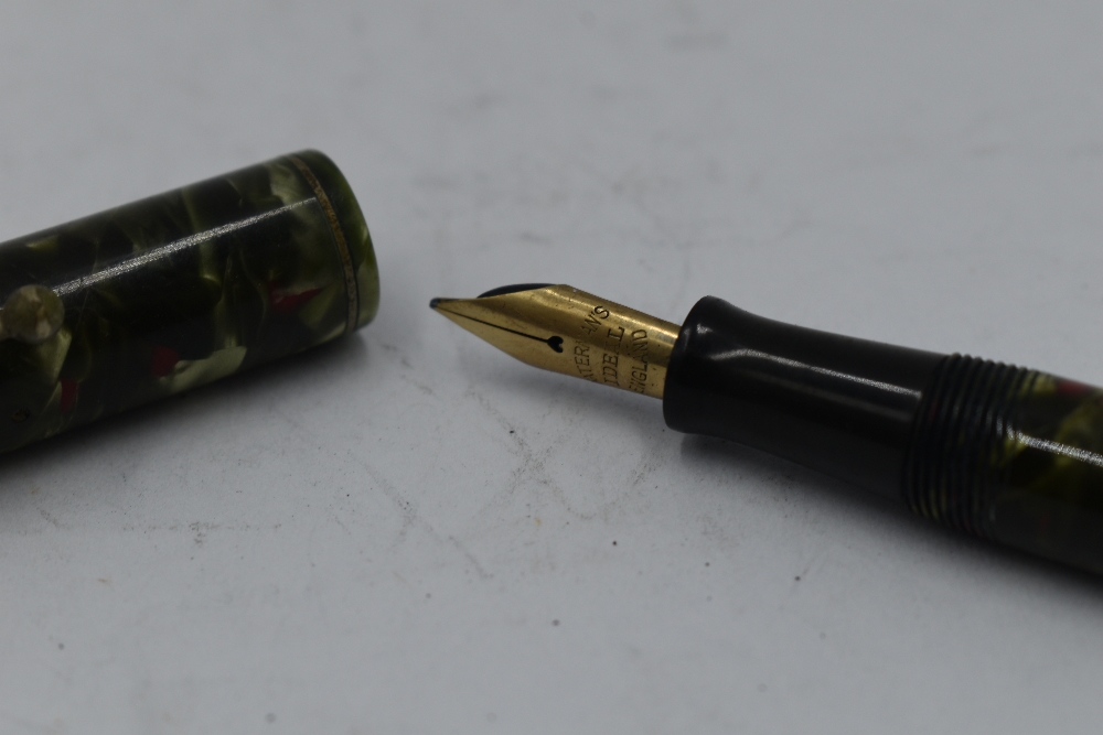 A Watermans Ideal 32 leverfill fountain pen in Green and Red Marble with single narrow band to cap - Image 2 of 2