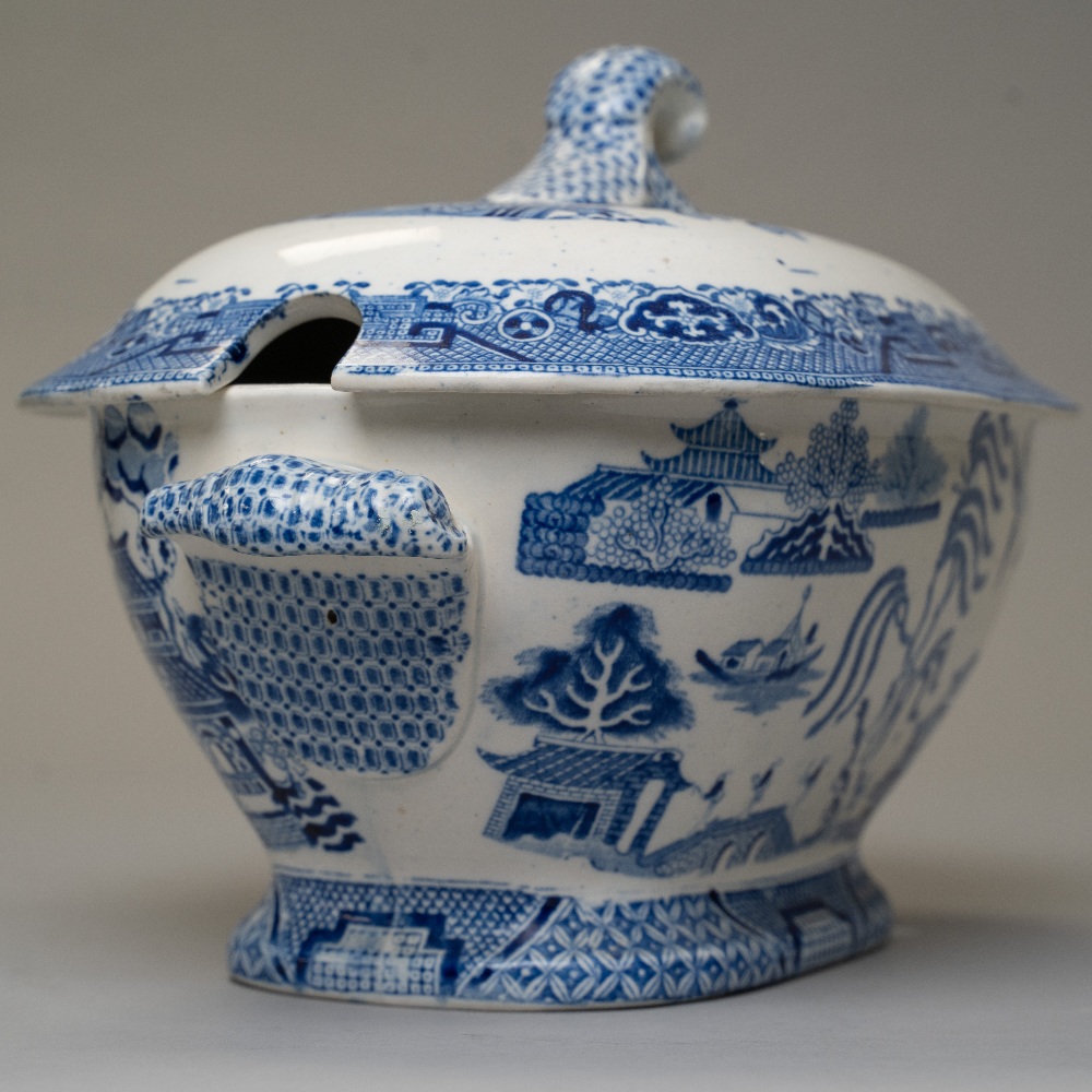 Two lidded soup or serving tureen one marked Copeland Spode rd no.615911 possibly in the Eden - Image 5 of 9