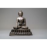 A seated Chinese Tibetan Buddhism Sakyamuni Buddha statue sat atop lotus leaf and sat in a