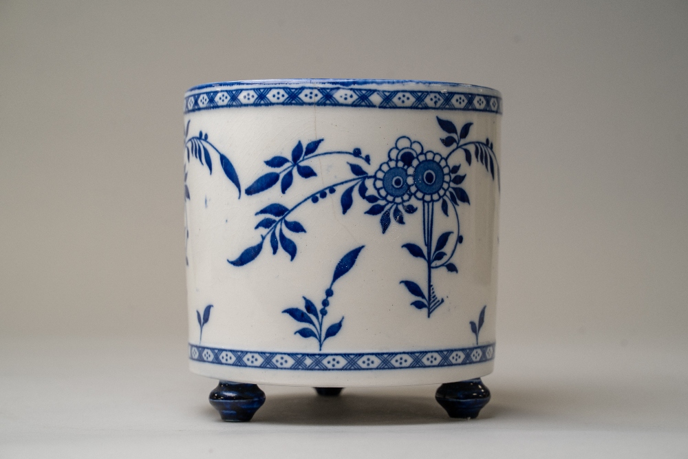 A blue and white wear plant or similar pot on three footed base stamped for Minton 16cm tall 16cm - Image 3 of 3