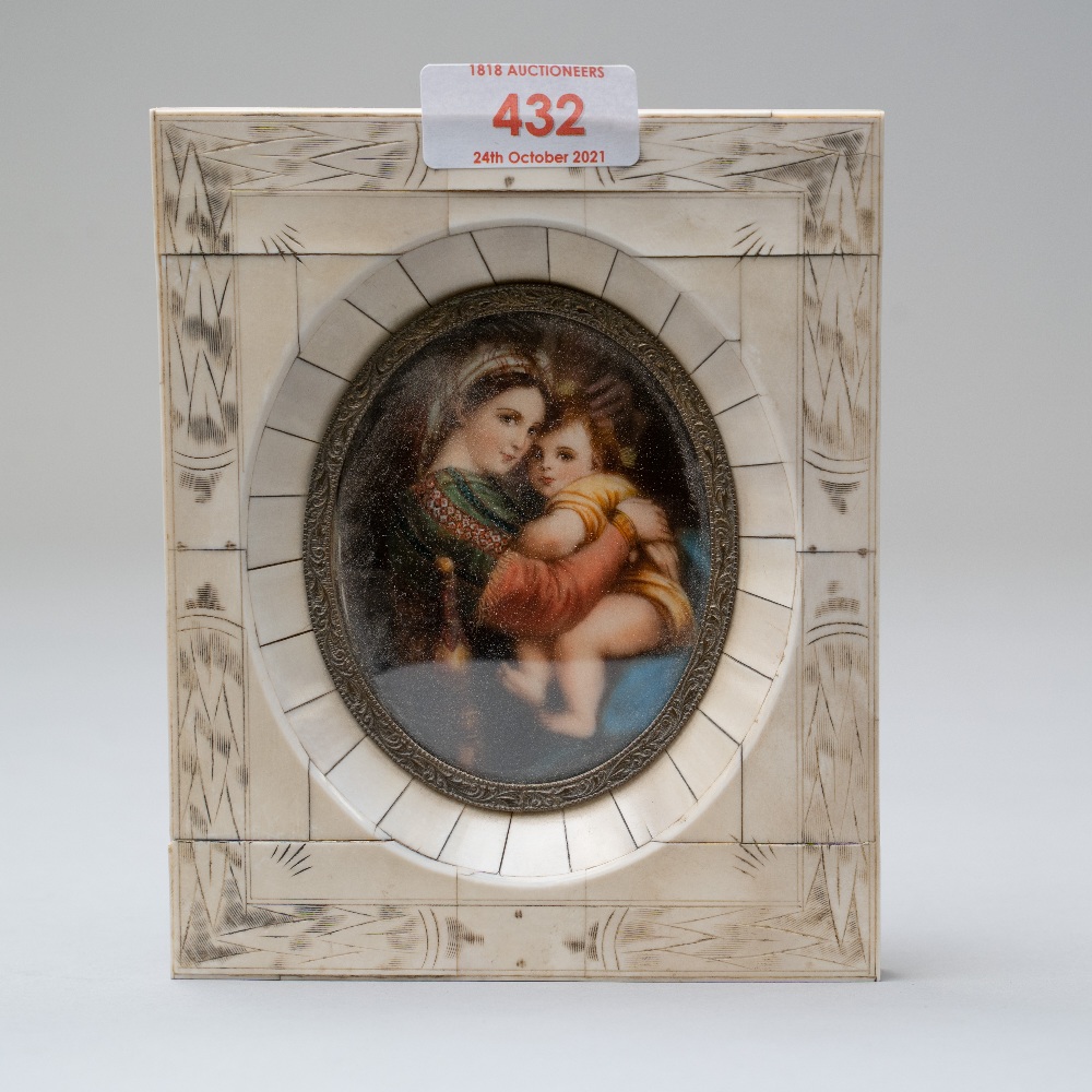 A portrait miniature copy of fine detail depicting the Madonna della Sedia after Raphael housed in - Image 2 of 4