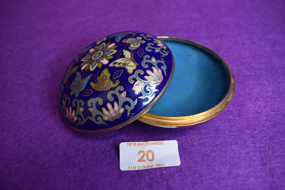 A lidded cloisonne trinket dish in a deep cobalt blue ground with floral design - Image 2 of 2