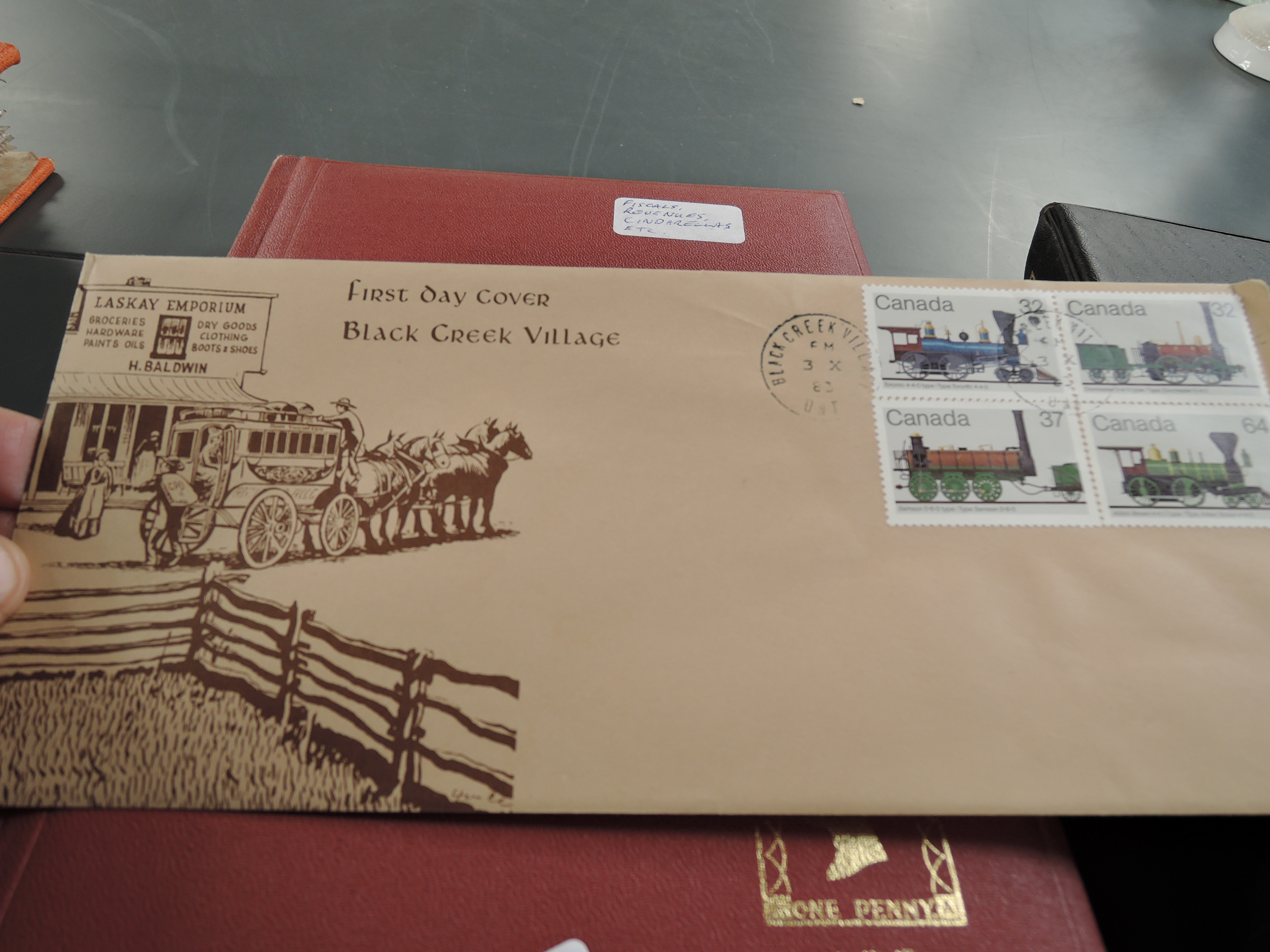 A collection of World Covers, Commemorative Covers and Air Mail including Europe, Africa, - Image 2 of 4