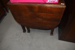 An early to mid 20th Century oak gateleg table