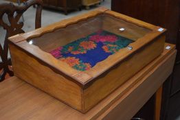 A small stained frame counter top display /bijouterie, width approx. 64cm, has key