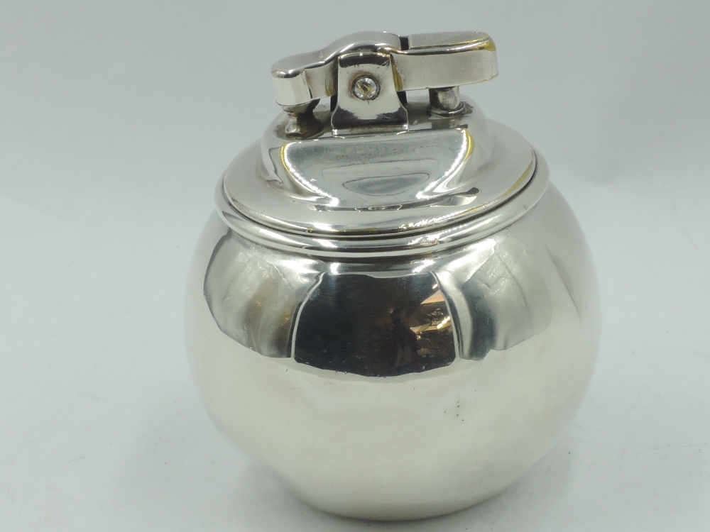 A silver Witch Ball table lighter of plain spherical form by Tiffany & Co England, London 1963, GW - Image 3 of 4