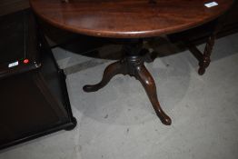 A 19th Century mahogany pedestal table having circular top, diameter approx. 78cm