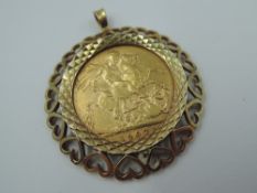 A 1907 gold sovereign in a removable 9ct gold pendant mount, approx 12.3g