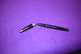 A Parker 17 Super Duofold fountain pen in black with a broad band to cap. Approx 13.5cm