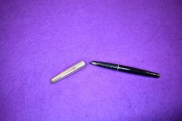 A Parker 61 fountain pen in black with gold cap. Approx 13.5cm