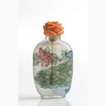 A Chinese snuff bottle with Cerasuolo coral stopper - Manifacture Guarracino, Torre del Greco