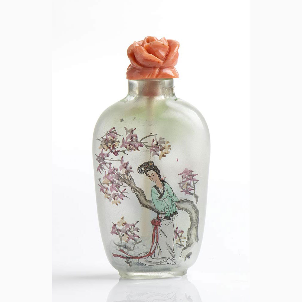 A Chinese snuff bottle with Cerasuolo coral stopper - Manifacture Guarracino, Torre del Greco - Image 2 of 2
