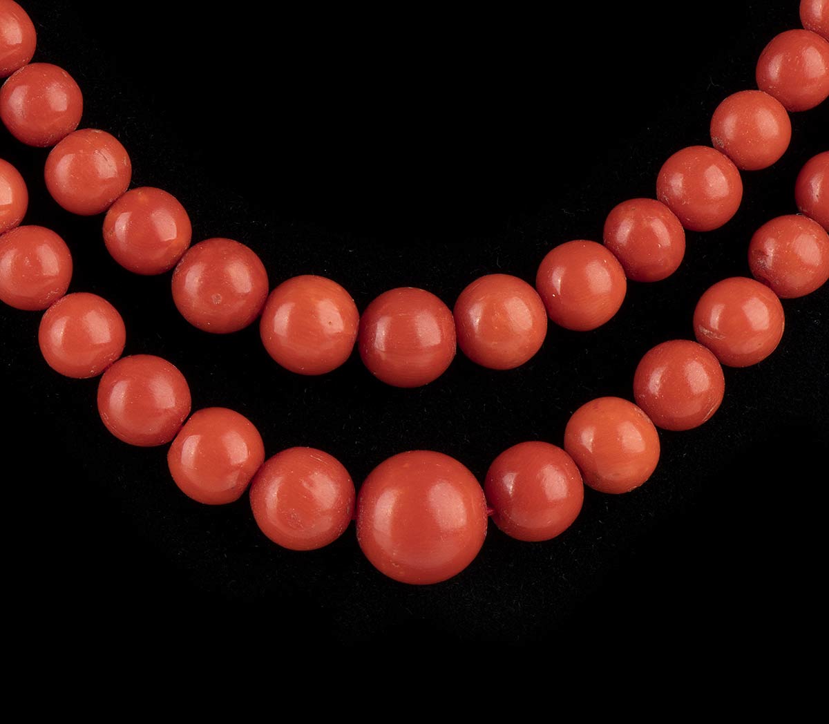 Mediterranean coral necklace - Image 2 of 3