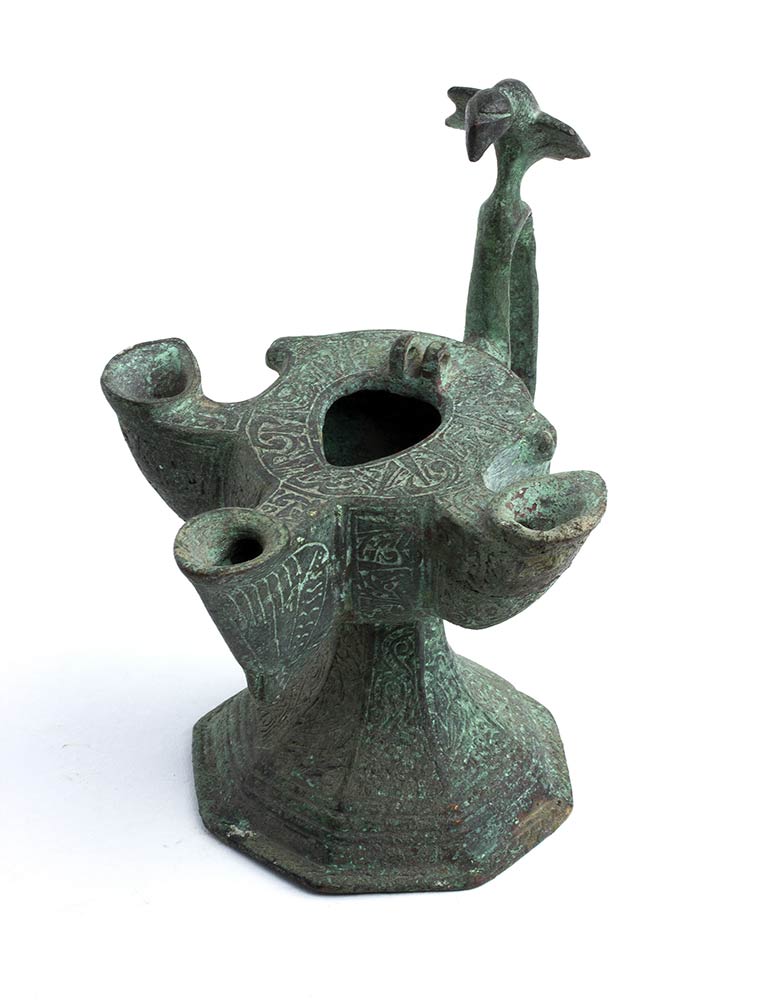 A TRIPLE-WICKED INCISED BRONZE OIL LAMPIran, Khorasan, 12th-13th century - Image 2 of 3