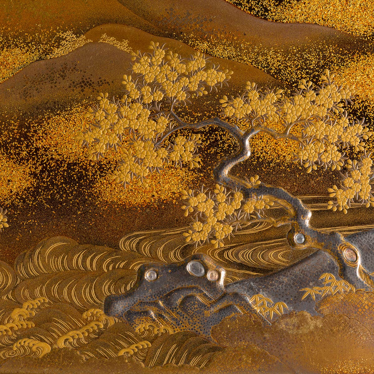 A LACQUERED AND GILT WOOD TRAY, KOBONJapan, 19th century - Image 3 of 4