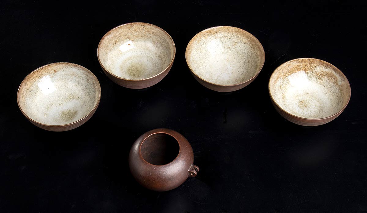 FOUR CERAMIC BOWLS AND A CONTAINERChina, 20th century - Image 2 of 2